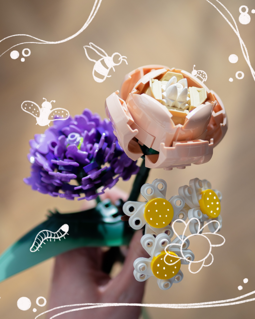 Fleurs en lego et dessins d'insectes